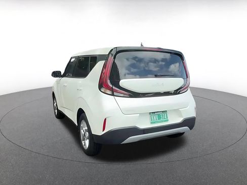 Used 2025 Kia Soul LX w/ LX Technology Package FWD image 10