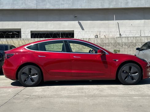 Used 2018 Tesla Model 3 Mid Range RWD image 9