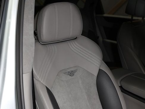 Used 2022 Bentley Bentayga image 39