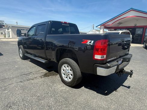 Used 2011 GMC Sierra 2500 SLT w/ Suspension Package, Off-Road AWD/4WD image 3