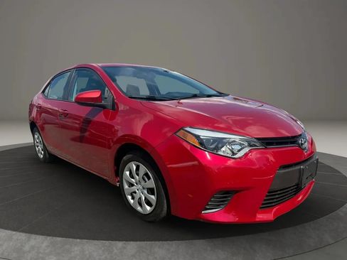 Used 2015 Toyota Corolla LE FWD image 3