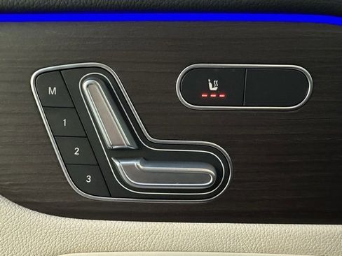 Used 2025 Mercedes-Benz GLB 250 4MATIC image 15