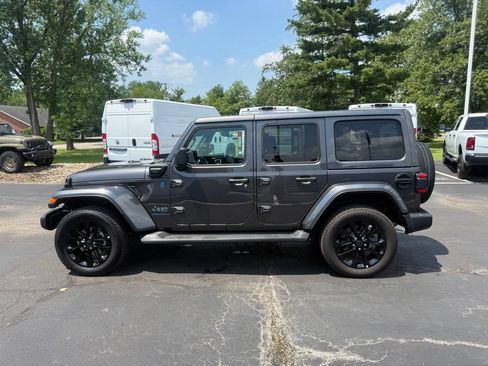 Used 2025 Jeep Wrangler Unlimited Sahara AWD/4WD image 7