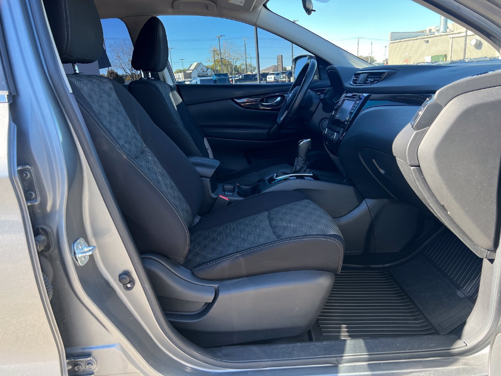 Used 2017 Nissan Rogue Sport SV w/ SV Premium Package AWD/4WD image 34