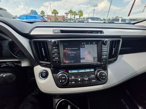 Used 2018 Toyota RAV4 Limited FWD image 20