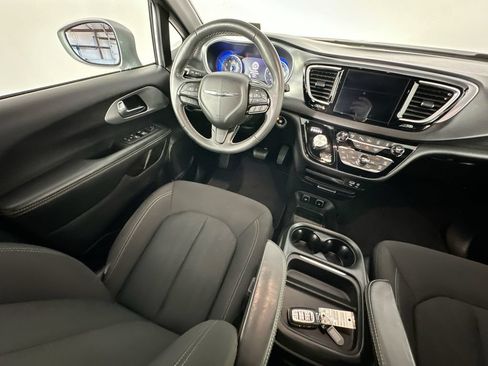 Used 2019 Chrysler Pacifica Touring Plus w/ Advanced Safetytec Group FWD image 9