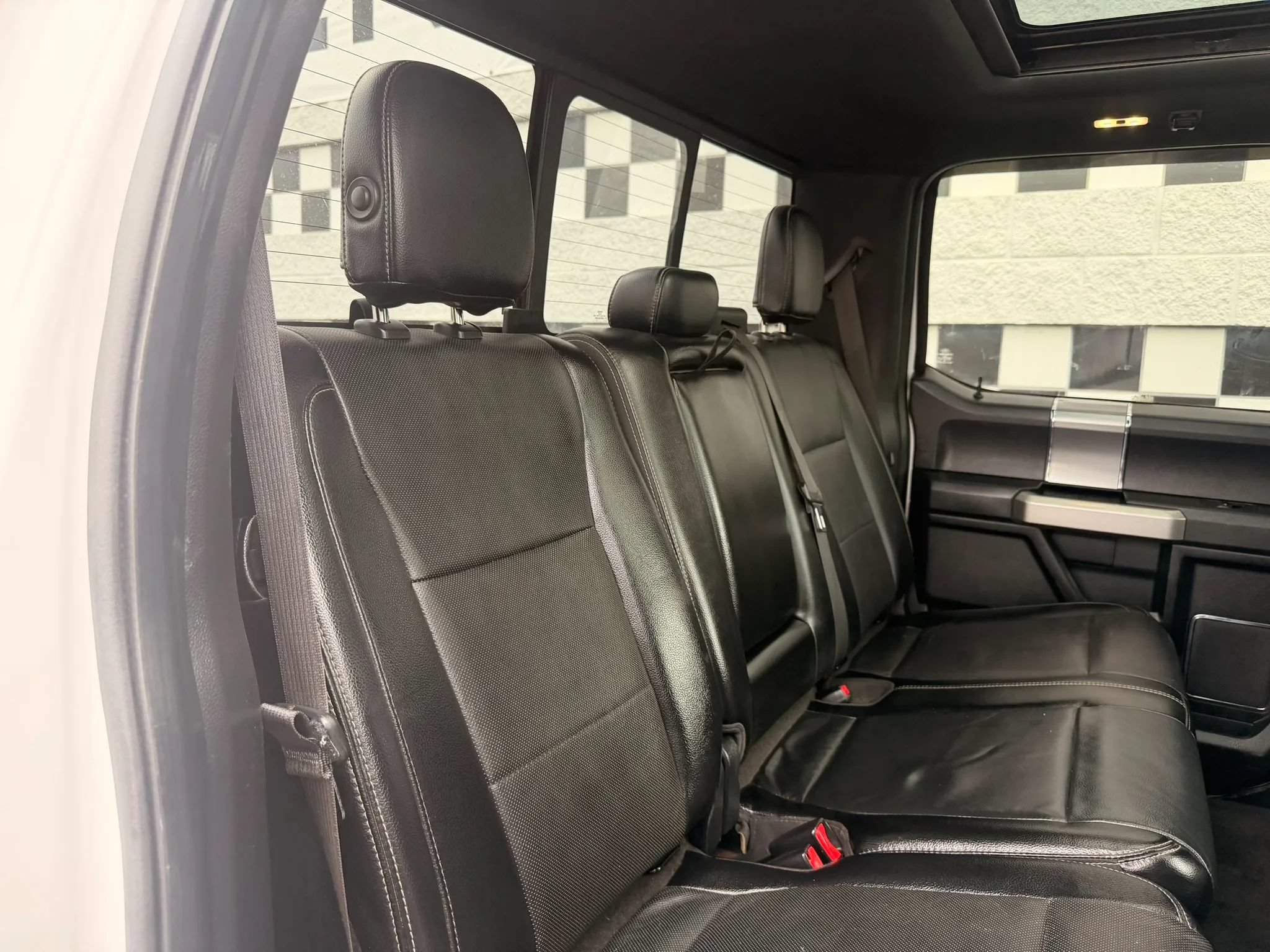 Used 2015 Ford F150 Lariat RWD image 31
