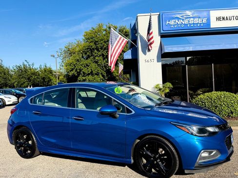 Used 2017 Chevrolet Cruze Premier FWD image 14