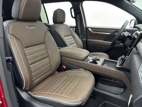 New 2026 GMC Acadia Denali Ultimate w/ LPO, Floor Liner Package AWD/4WD image 39
