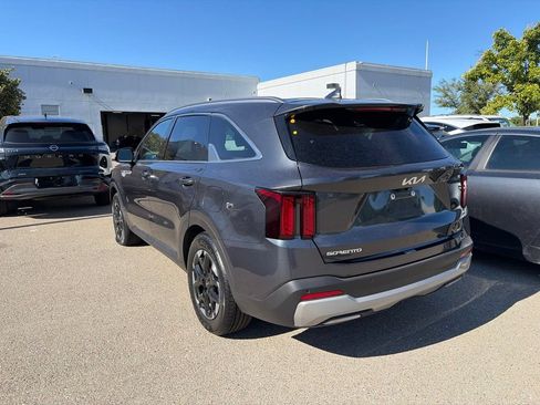 Used 2024 Kia Sorento S FWD image 4