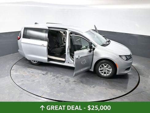 Used 2024 Chrysler Voyager LX image 59