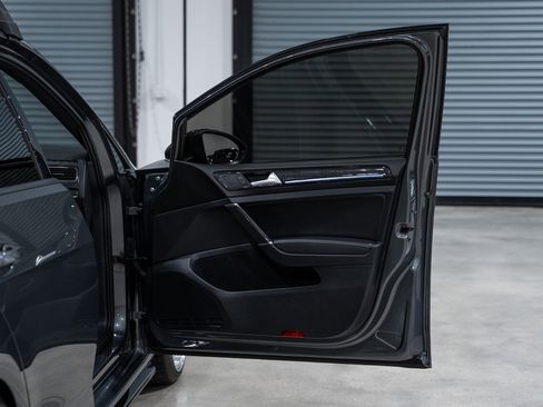 Used 2019 Volkswagen Golf R 4-Door image 35