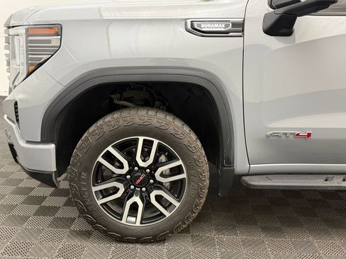 Used 2025 GMC Sierra 1500 AT4 w/ Technology Package AWD/4WD image 11