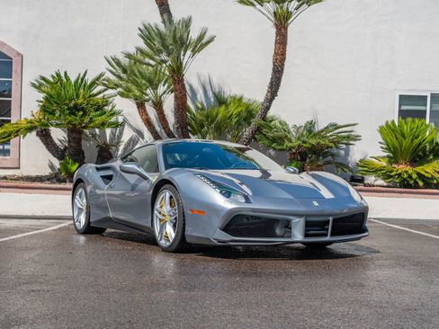 Used 2018 Ferrari 488 GTB image 3