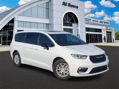 New 2026 Chrysler Pacifica Select