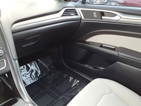 Used 2019 Ford Fusion SE w/ Equipment Group 151A image 23