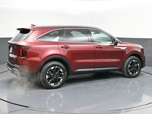 Used 2025 Kia Sorento S image 7