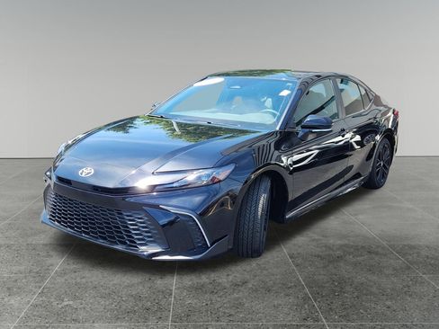 Used 2026 Toyota Camry SE w/ Convenience Package FWD image 3