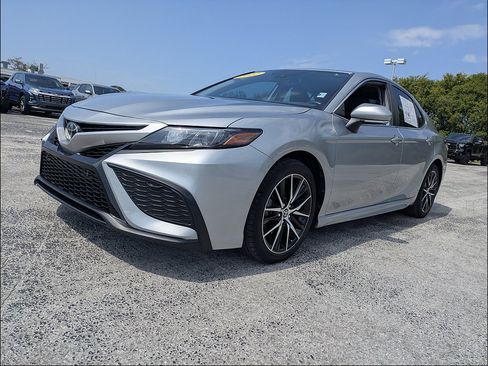 Used 2022 Toyota Camry SE w/ Audio Upgrade Package FWD image 8