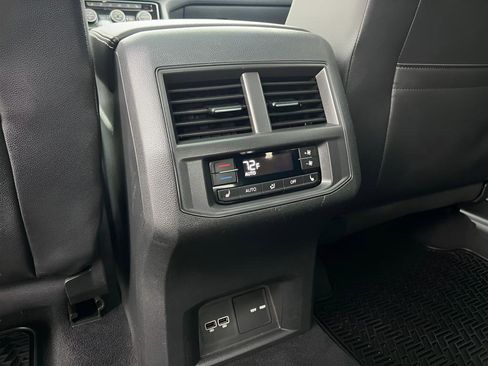 Used 2021 Volkswagen Atlas SEL Premium image 20