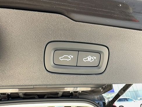 Certified 2025 Volvo V60 B5 Cross Country Plus image 26