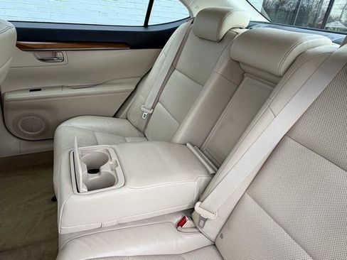 Used 2013 Lexus ES 300h image 26
