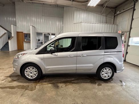 Used 2016 Ford Transit Connect XLT image 1