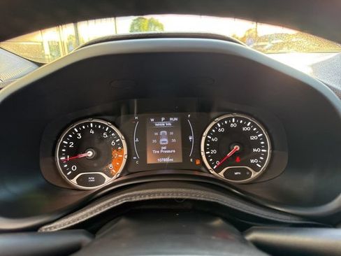 Used 2018 Jeep Renegade Latitude w/ Cold Weather Group AWD/4WD image 21