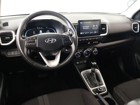 Used 2025 Hyundai Venue SEL FWD image 2