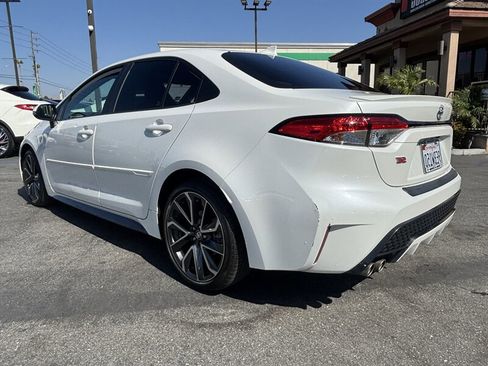 Used 2020 Toyota Corolla SE w/ SE Premium Package FWD image 3