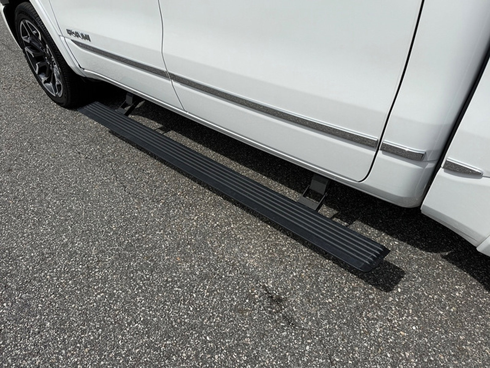 Used 2025 RAM 1500 Limited w/ Body Color Bumper Group AWD/4WD image 14
