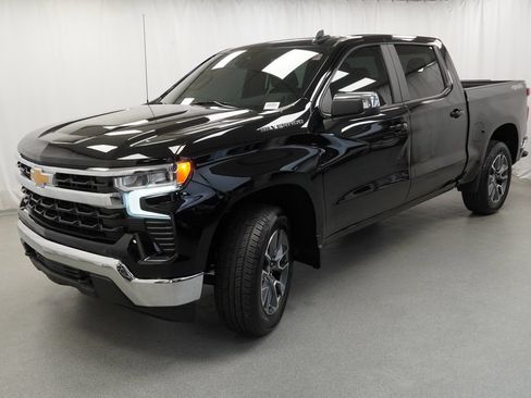 Used 2023 Chevrolet Silverado 1500 LT AWD/4WD image 4