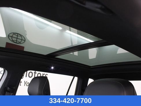 Used 2022 Volkswagen Tiguan SE R-Line image 12