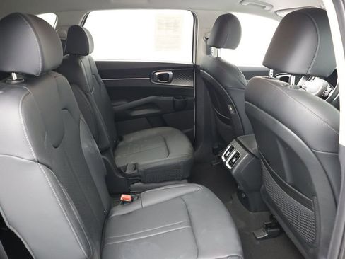 Used 2024 Kia Sorento EX image 19