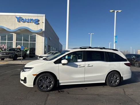 New 2026 Honda Odyssey Touring image 1