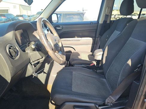 Used 2016 Jeep Patriot Latitude AWD/4WD image 8