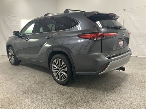 Used 2020 Toyota Highlander Platinum image 3