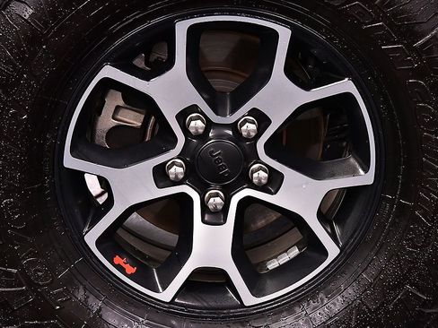 Used 2022 Jeep Wrangler Unlimited Rubicon w/ Cold Weather Group image 9