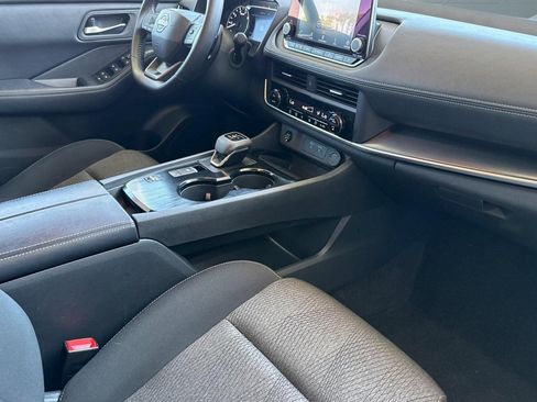 Used 2025 Nissan Rogue SV FWD image 30