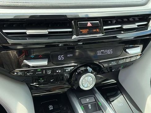 Used 2024 Acura MDX SH-AWD w/ Technology Package image 19