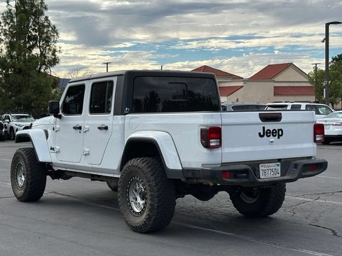 Used 2024 Jeep Gladiator Sport AWD/4WD image 3