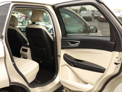 Used 2018 Ford Edge Titanium w/ Ford Safe & Smart Package AWD/4WD image 45