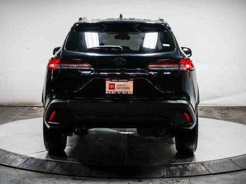 Certified 2022 Toyota Corolla Cross LE image 3