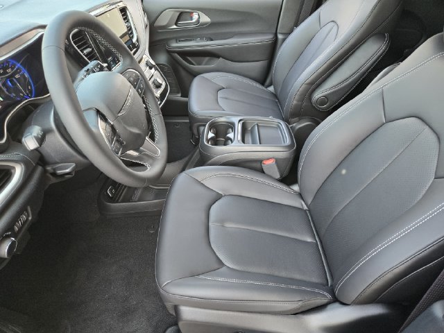 New 2027 Chrysler Pacifica Select FWD image 8