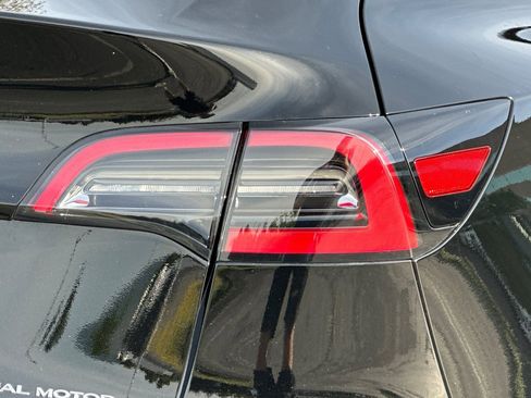 Used 2024 Tesla Model Y Long Range image 47