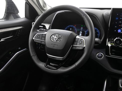Used 2025 Toyota Highlander Platinum AWD/4WD image 15