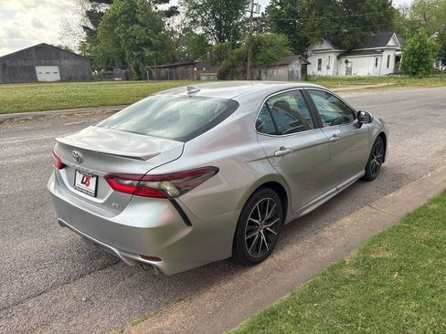 Used 2023 Toyota Camry SE FWD image 7