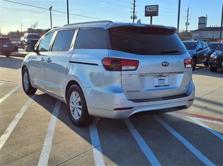 Used 2017 Kia Sedona LX w/ LX Essentials Premium Package video 2
