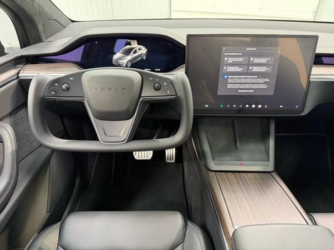 Used 2023 Tesla Model X image 22