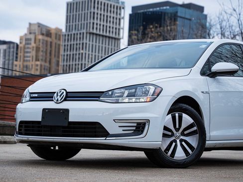 Used 2019 Volkswagen e-Golf SE w/ Driver Assistance Package image 2